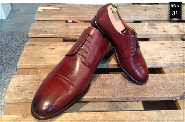 Unser SHOEPASSION.com Schuh in der Größe 65 und sein kleiner Bruder in der 38